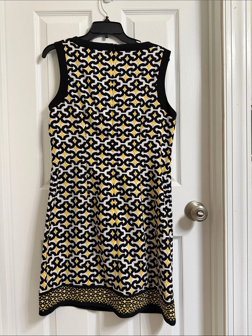 London Times Black, White & Yellow Sleeveless Geometric Shift Dress